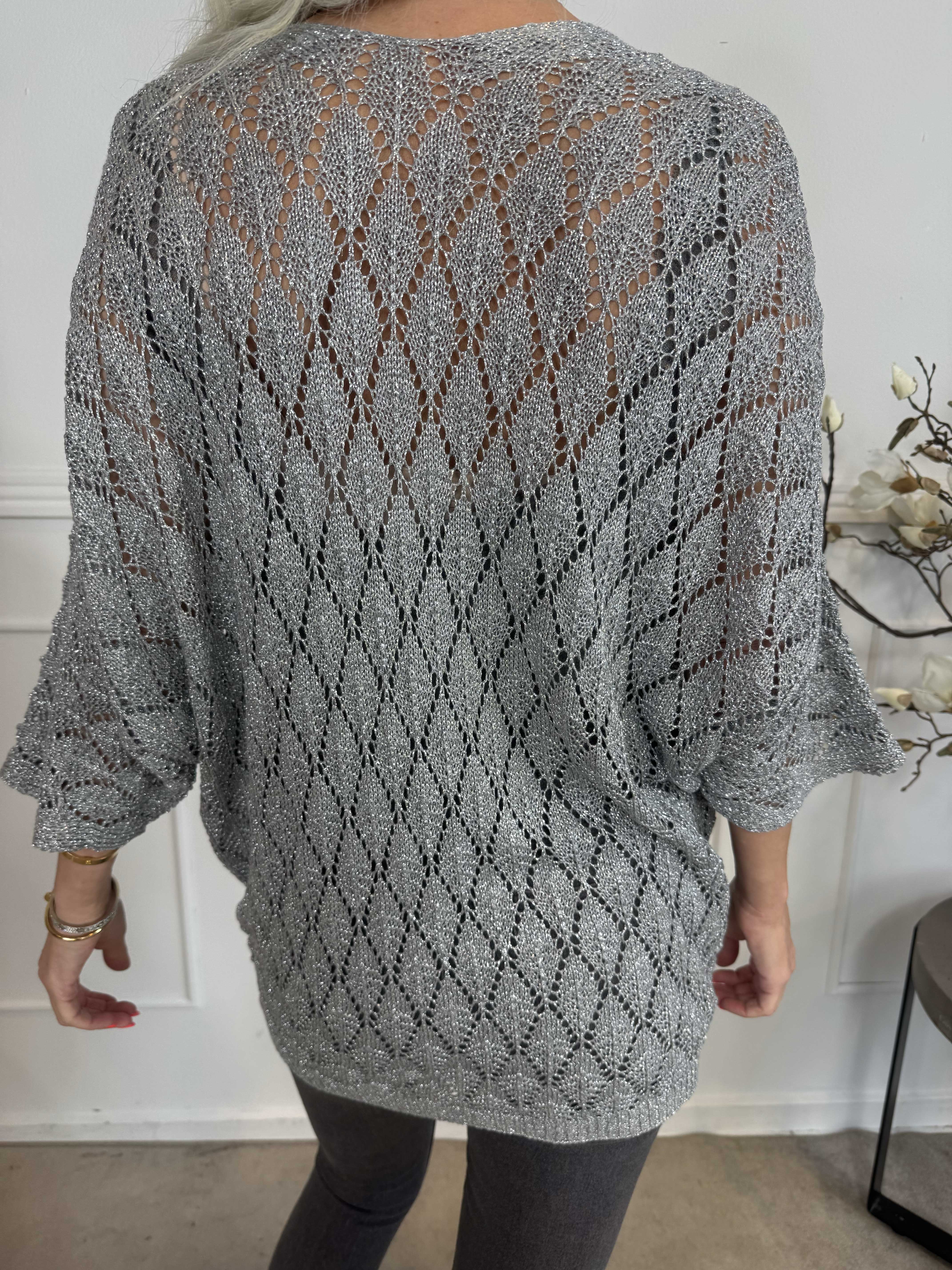 Selena - Söt virkad stickning med glittertrådar